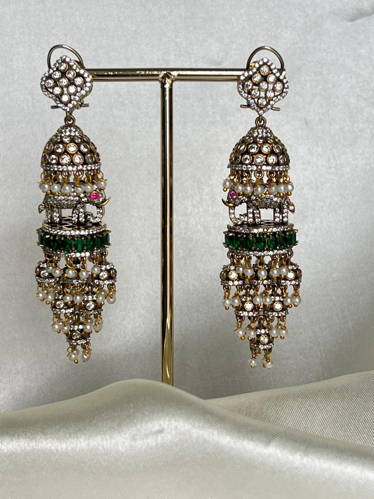 Victoria Earing 1